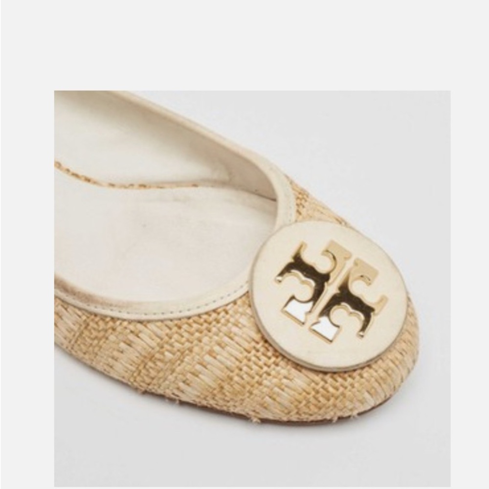 Excellent condition. Tory Burch Cream Ballet Flats with Gold Logo